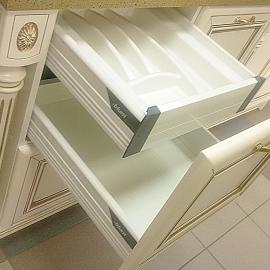 выдвижные ящики системы BLUM